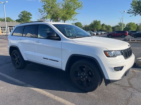 Used 2018 Jeep Grand Cherokee Laredo AWD/4WD image 8