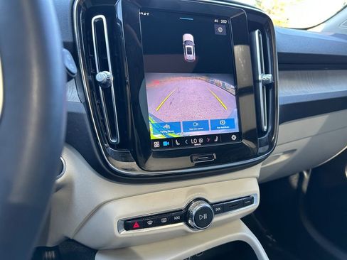 Used 2023 Volvo XC40 B5 Plus image 20