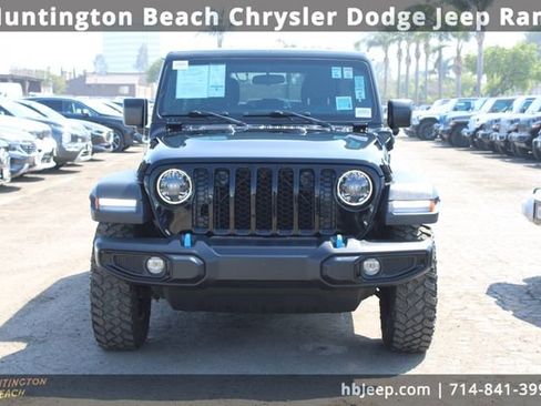 Used 2023 Jeep Wrangler Unlimited image 2