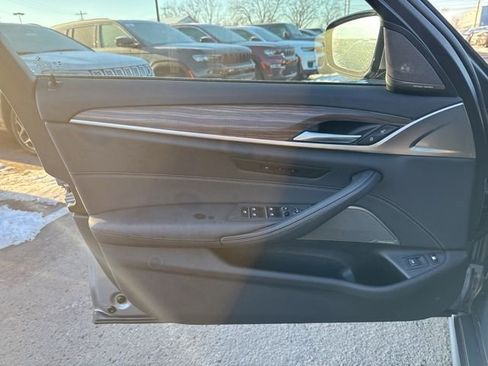 Used 2023 BMW 530e xDrive w/ Premium Package AWD/4WD image 12