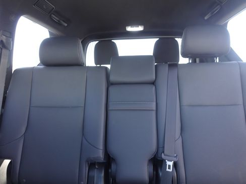 Used 2021 Lexus GX 460 Premium w/ Premium Package AWD/4WD image 13