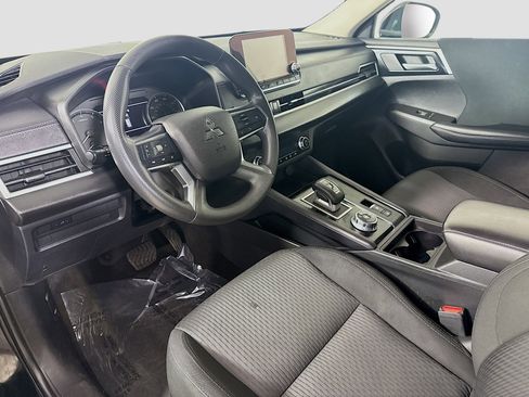 Used 2023 Mitsubishi Outlander ES image 23