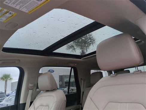 Used 2024 Ford Expedition Limited image 20