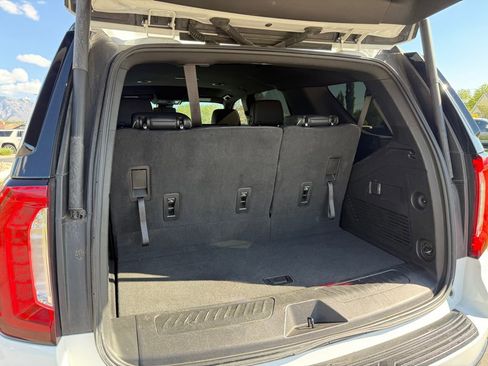 Used 2023 GMC Yukon SLT AWD/4WD image 14
