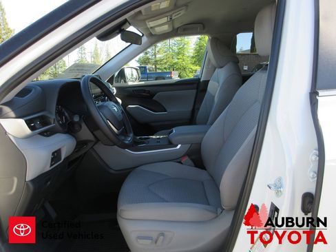 Certified 2025 Toyota Highlander LE image 11