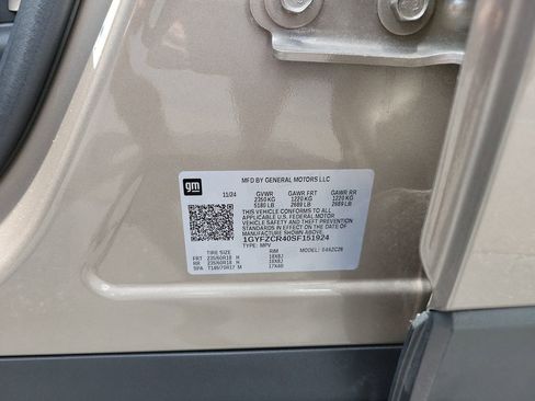 Certified 2025 Cadillac XT4 Premium Luxury FWD image 30