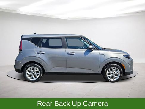 Used 2025 Kia Soul LX w/ LX Technology Package FWD image 8