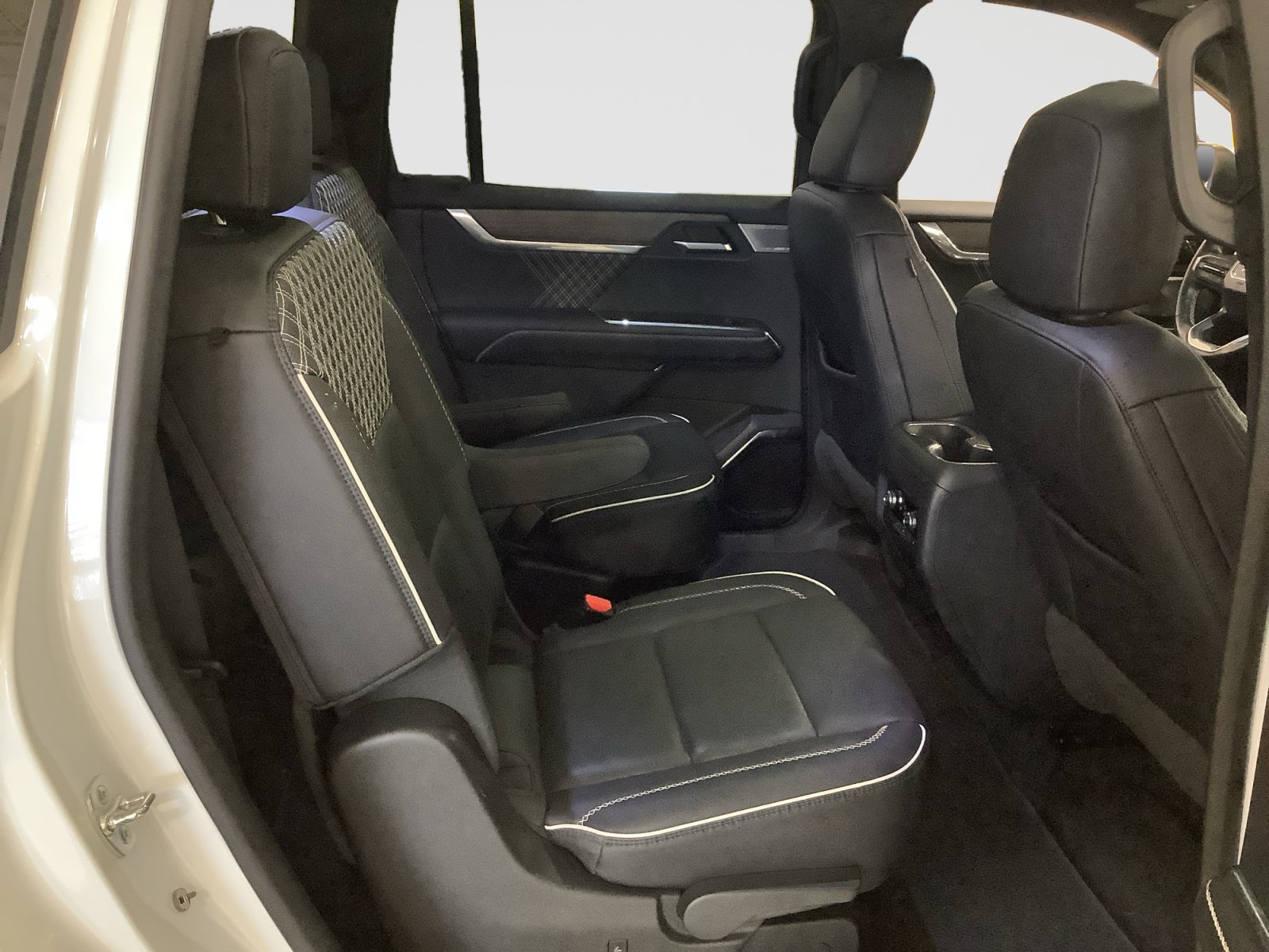 Used 2024 GMC Acadia Denali w/ Super Cruise Package FWD image 19