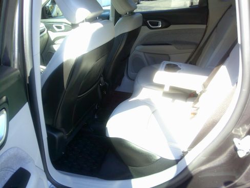 Used 2022 Jeep Compass Latitude FWD image 10