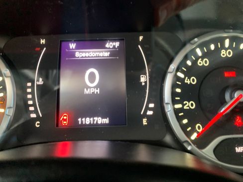 Used 2015 Jeep Renegade Latitude AWD/4WD image 11