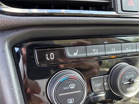 Used 2023 Volkswagen Taos SEL image 28