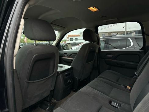 Used 2009 Chevrolet Suburban LT image 11