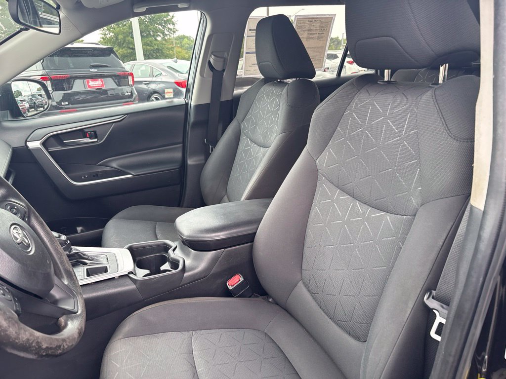 Used 2021 Toyota RAV4 XLE AWD/4WD image 31