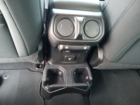 Used 2018 Jeep Wrangler Unlimited Sahara AWD/4WD image 23
