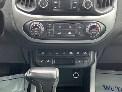 Used 2020 Chevrolet Colorado ZR2 w/ Colorado ZR2 Bison Edition AWD/4WD image 17
