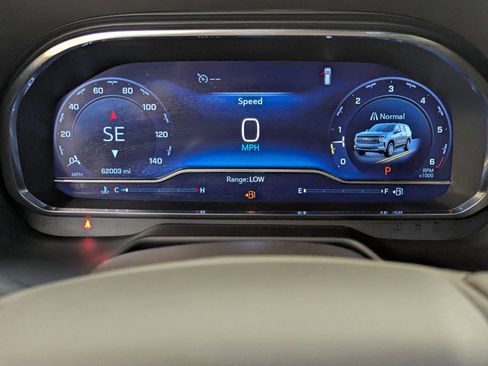 Used 2024 Chevrolet Suburban LT image 20