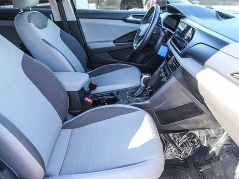 Used 2024 Volkswagen Taos SE image 19