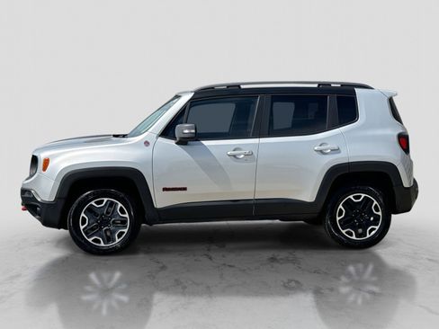Used 2015 Jeep Renegade Trailhawk w/ Premium Leather Group AWD/4WD image 3