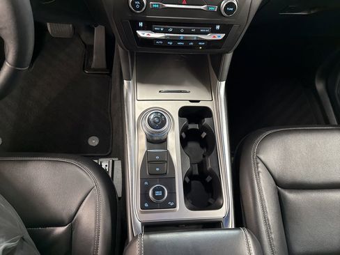 Used 2020 Ford Explorer XLT w/ Equipment Group 202A image 19