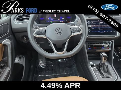 Used 2024 Volkswagen Tiguan SE w/ Panoramic Sunroof Package FWD image 13