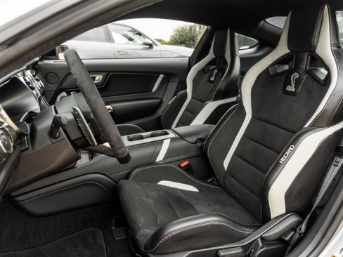 Used 2020 Ford Mustang Shelby GT500 w/ Carbon Fiber Track Pack RWD image 32