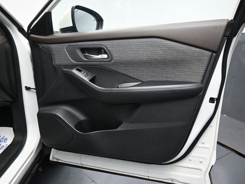 Used 2023 Nissan Rogue SV image 19