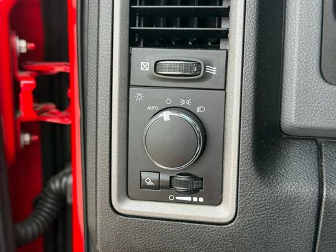 Used 2018 RAM 2500 Tradesman w/ Chrome Appearance Group AWD/4WD image 17