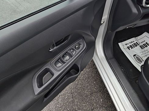 Used 2021 Nissan Versa SV FWD image 8