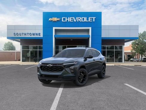 New 2026 Chevrolet Trax LT w/ Driver Confidence Package FWD image 8