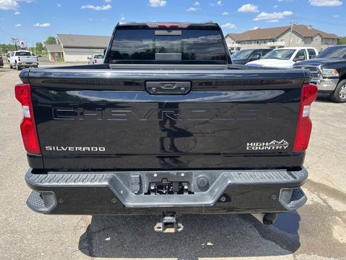 Used 2022 Chevrolet Silverado 2500 High Country w/ Safety Package II AWD/4WD image 7