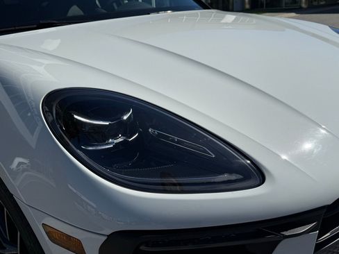 Used 2024 Porsche Macan Base image 16