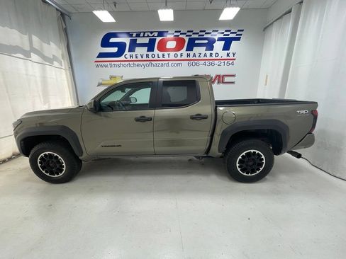 Used 2026 Toyota Tacoma TRD Off-Road AWD/4WD image 8