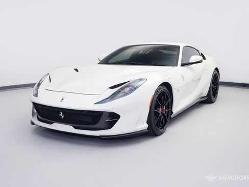 Used 2019 Ferrari 812 Superfast RWD image 2
