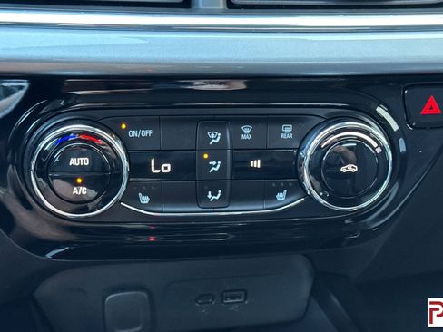 Certified 2025 Chevrolet Trax LT w/ LT Convenience Package FWD image 22