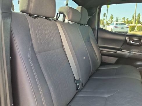 Used 2019 Toyota Tacoma TRD Off-Road w/ Technology Package AWD/4WD image 16