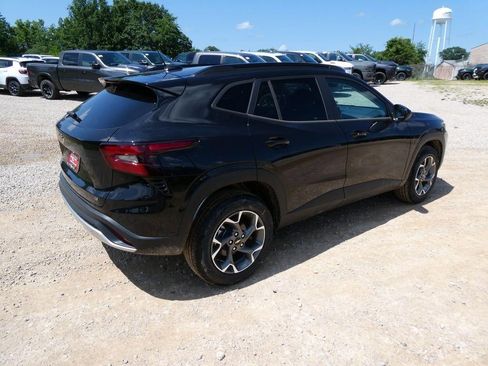 New 2026 Chevrolet Trax LT w/ LT Convenience Package FWD image 5