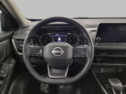 Used 2025 Nissan Rogue SV image 6