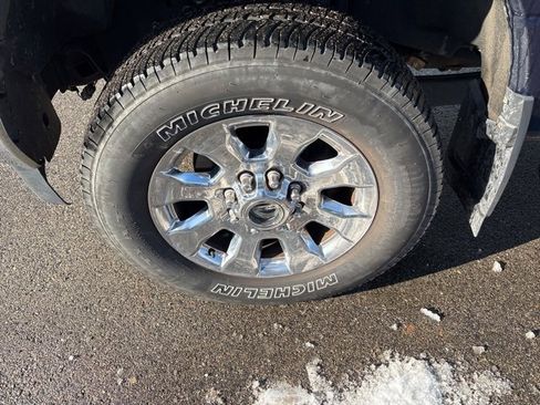 Used 2017 Ford F250 Lariat w/ Chrome Package image 12