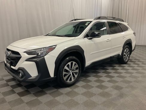 Used 2025 Subaru Outback Premium AWD/4WD image 10