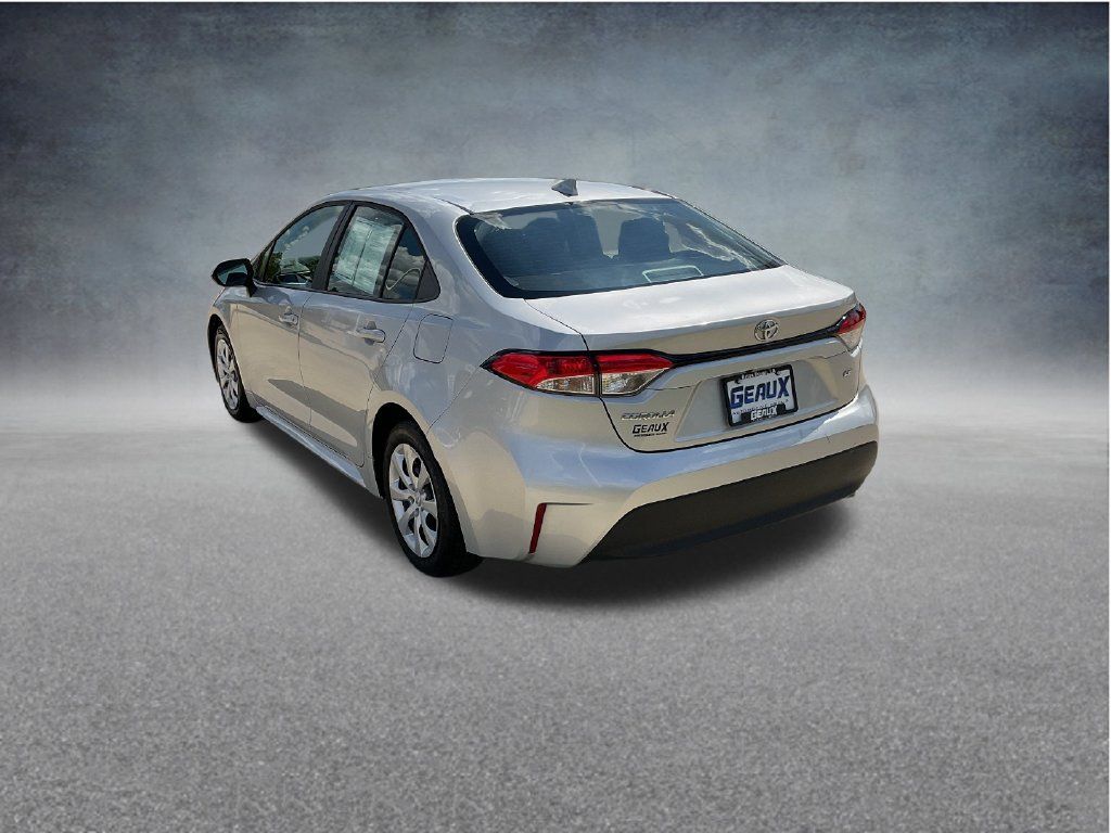 Used 2025 Toyota Corolla LE FWD image 5