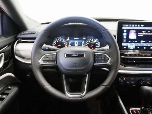 New 2026 Jeep Compass Limited image 18