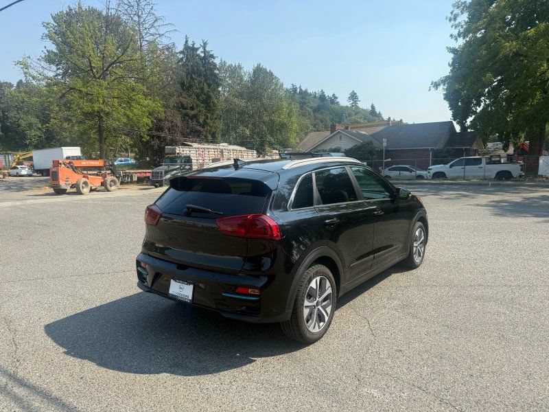 Used 2022 Kia Niro EX Premium w/ Cold Weather Package FWD image 5