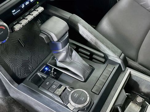 Certified 2025 Toyota Tacoma SR5 AWD/4WD image 17
