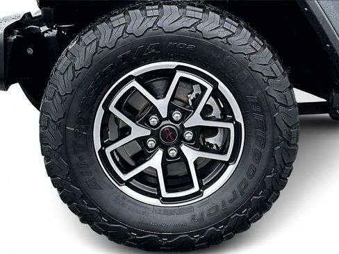 Certified 2025 Jeep Wrangler Unlimited Rubicon image 30