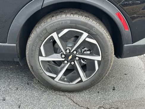 New 2026 Chevrolet Equinox EV LT image 18