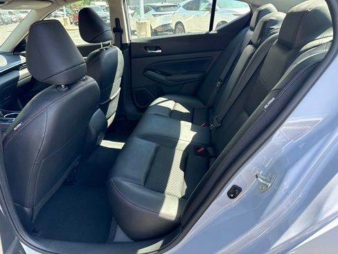 Used 2023 Nissan Altima 2.5 SR FWD image 14
