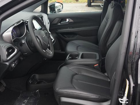 New 2026 Chrysler Pacifica Select image 64