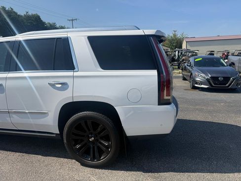 Used 2017 Cadillac Escalade Premium Luxury AWD/4WD image 6