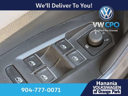 Certified 2025 Volkswagen Jetta SE FWD image 23