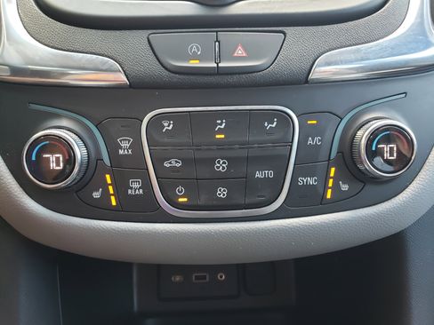 Used 2024 Chevrolet Equinox LT image 25